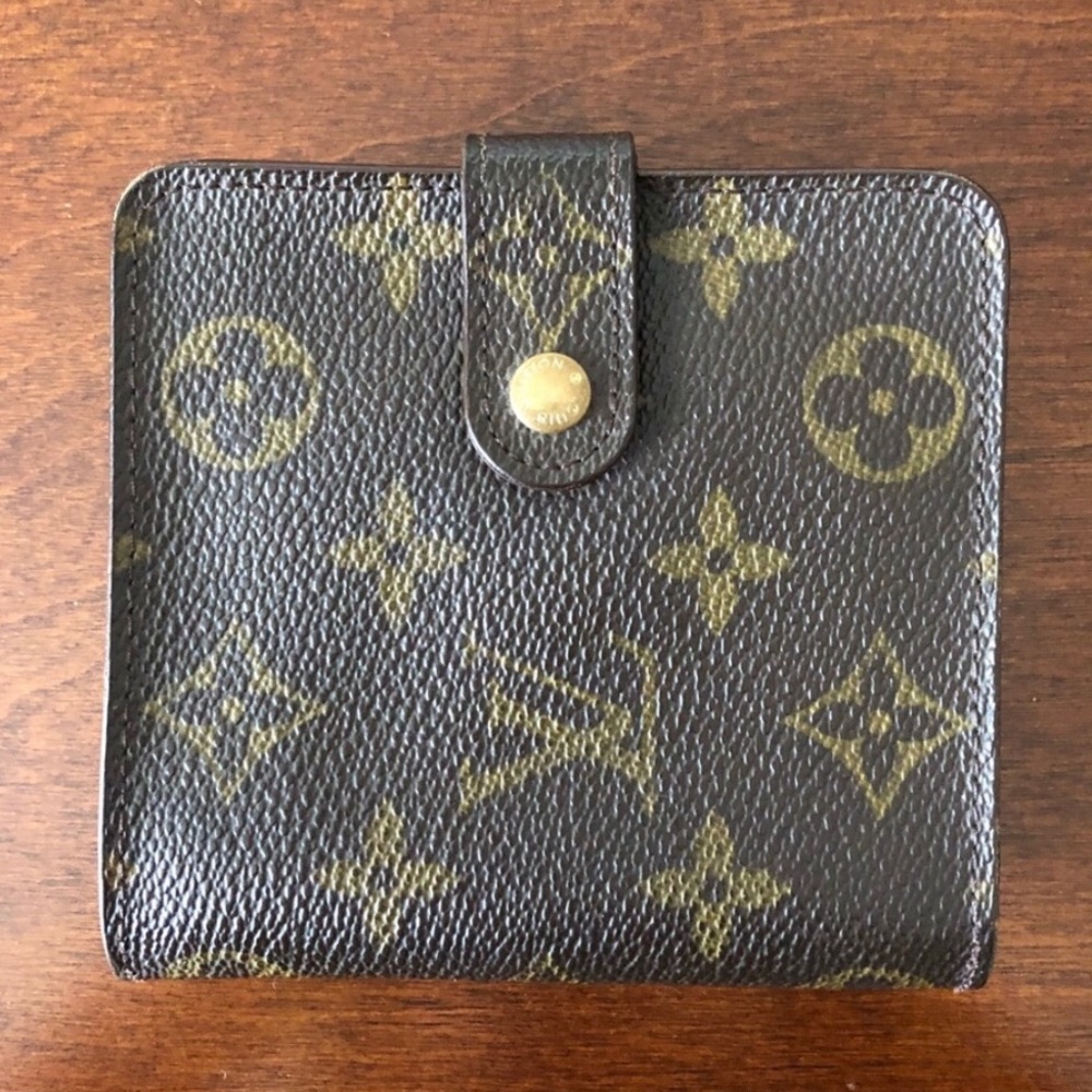 Authentic Louis Vuitton Zippy Wallet